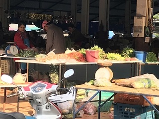 野菜を売る店