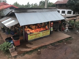 路端の豚肉屋